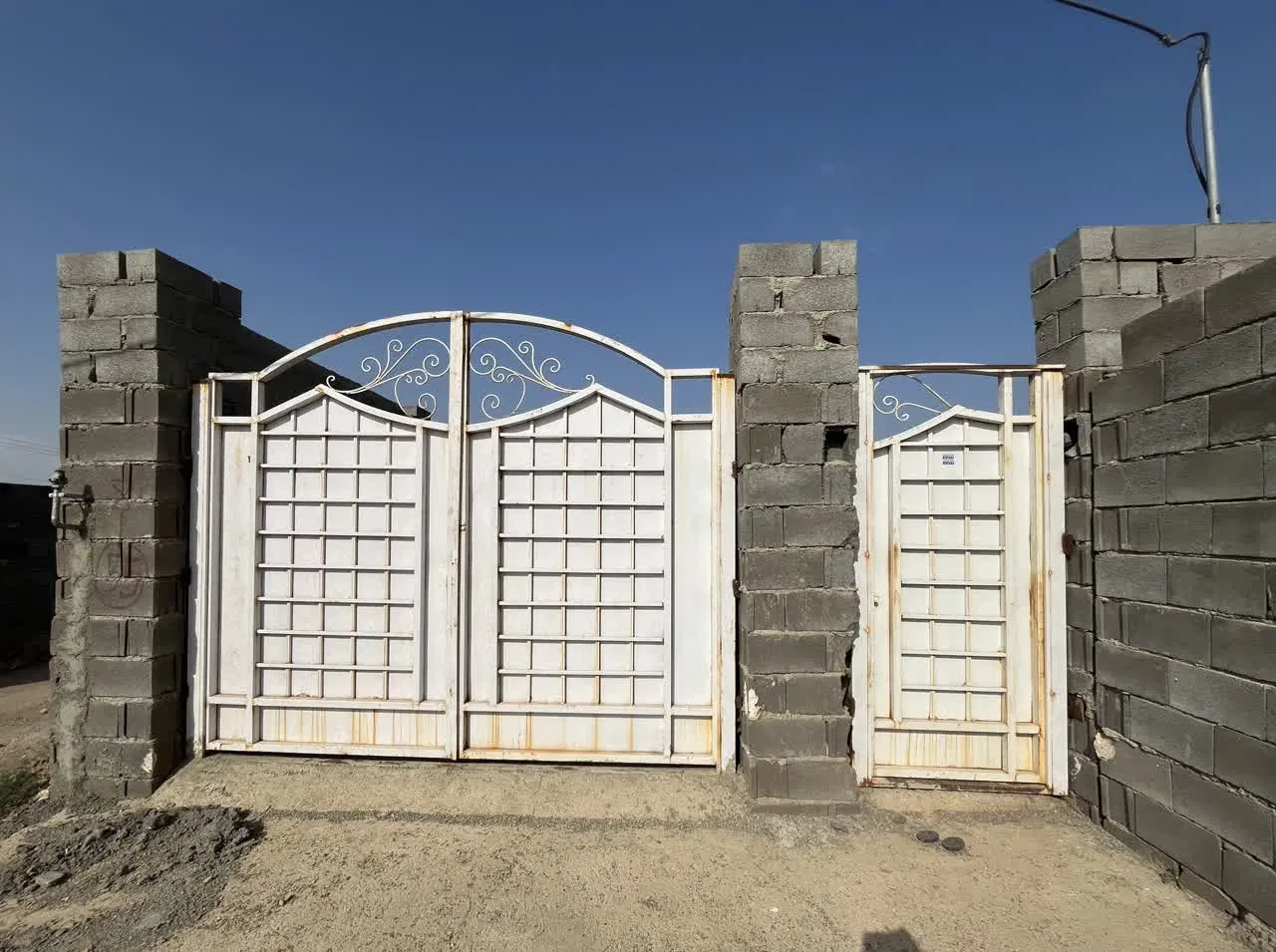 ۷۰۰ متر زمین ملکی نبش در باغشهر ۵ با پروانه ساخت