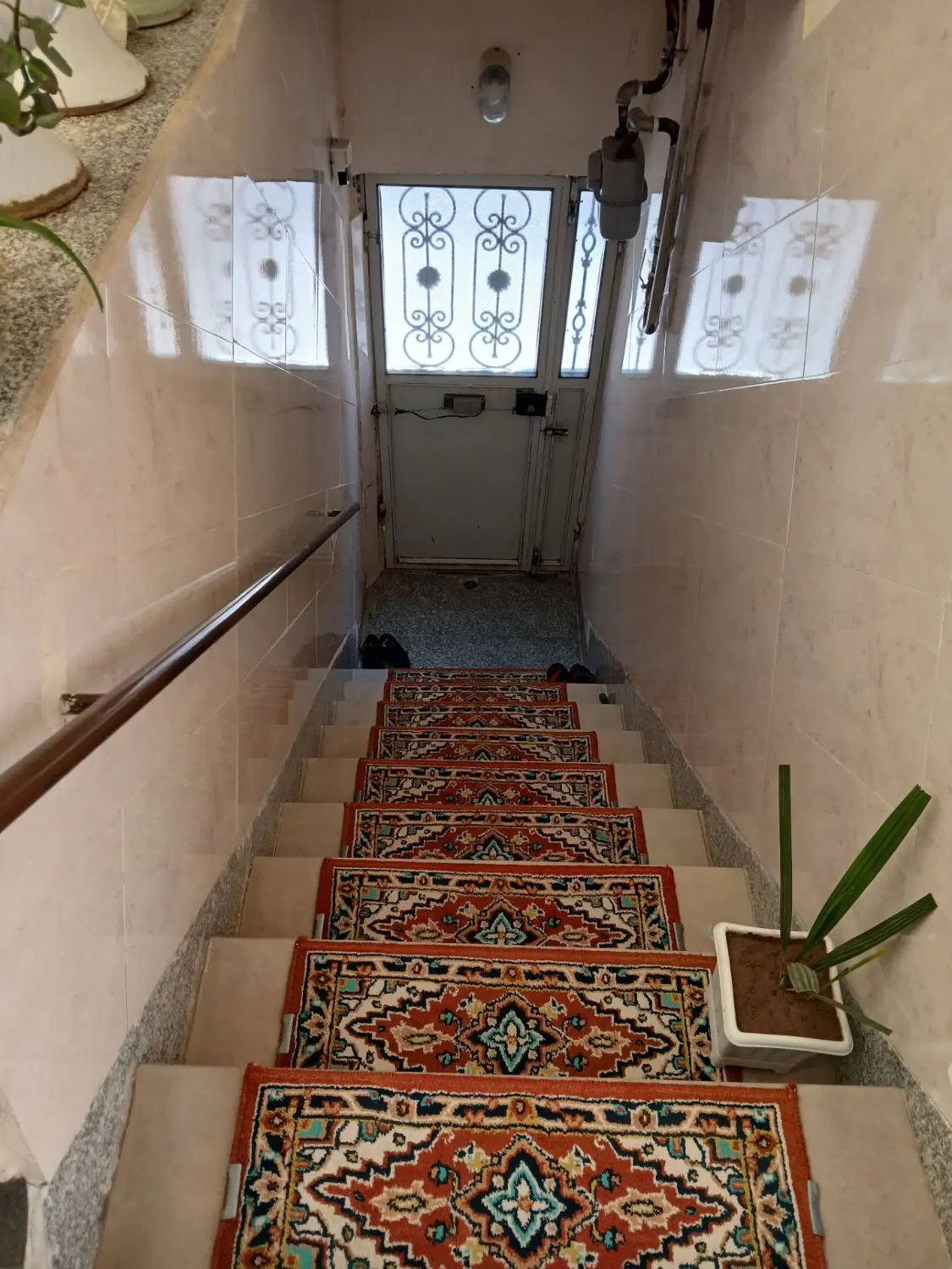 حیاط ۱۲۵متری ،دوطبقه، خیابان تاکسیرانی
