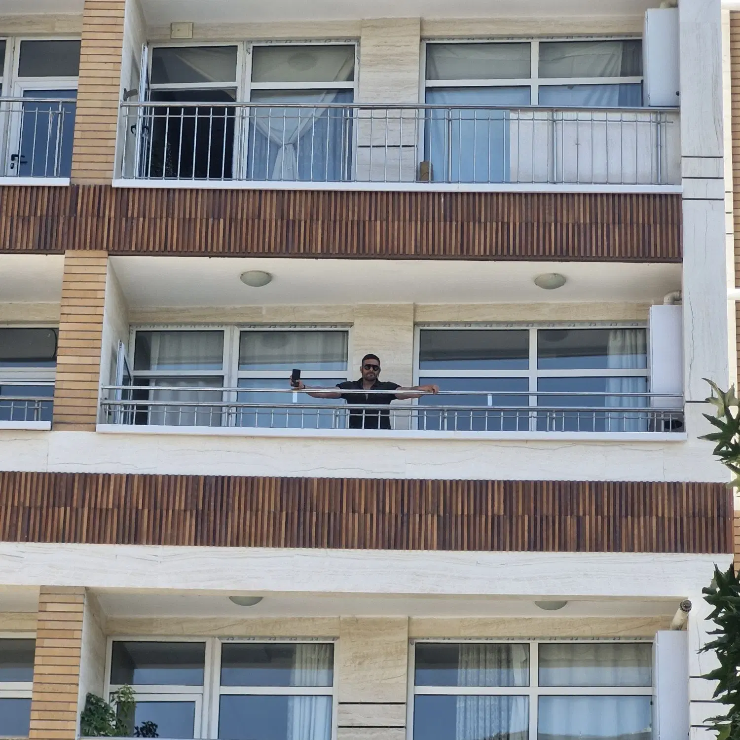 آپارتمان دوکله بهتر لوکیشن فروغی سر چهارراه ۵رمضان