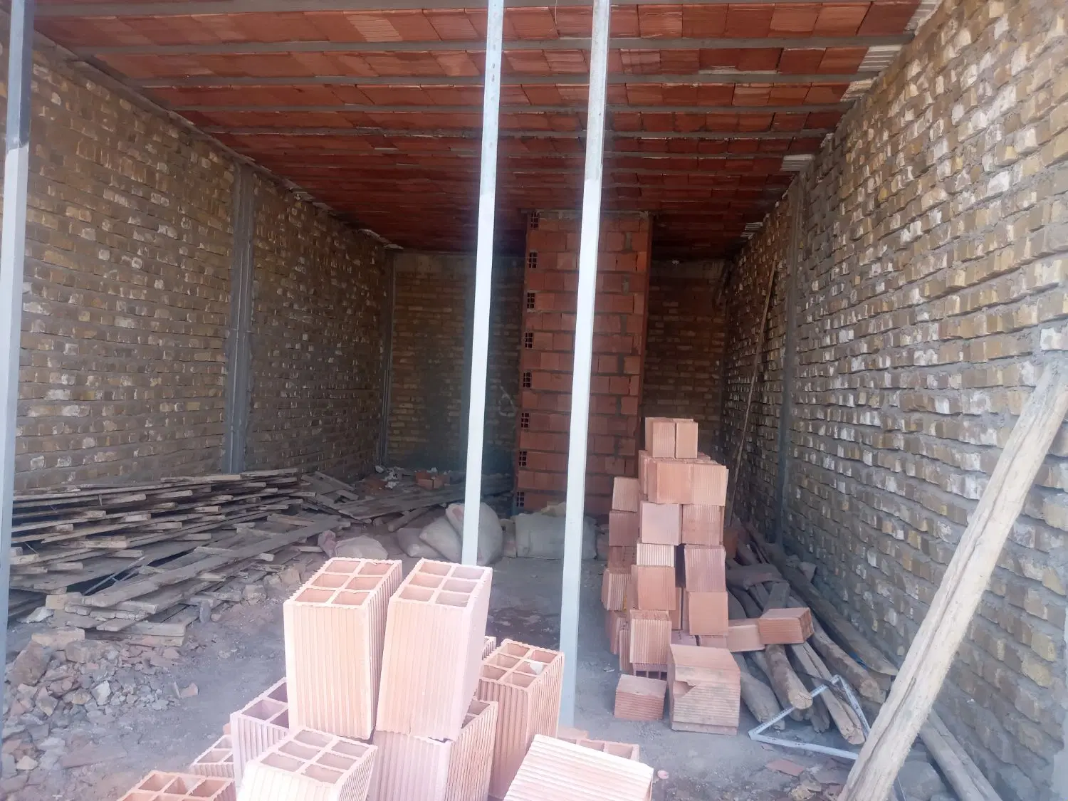 خانه نیمه ساز شهید کازرونی ۷۵متری