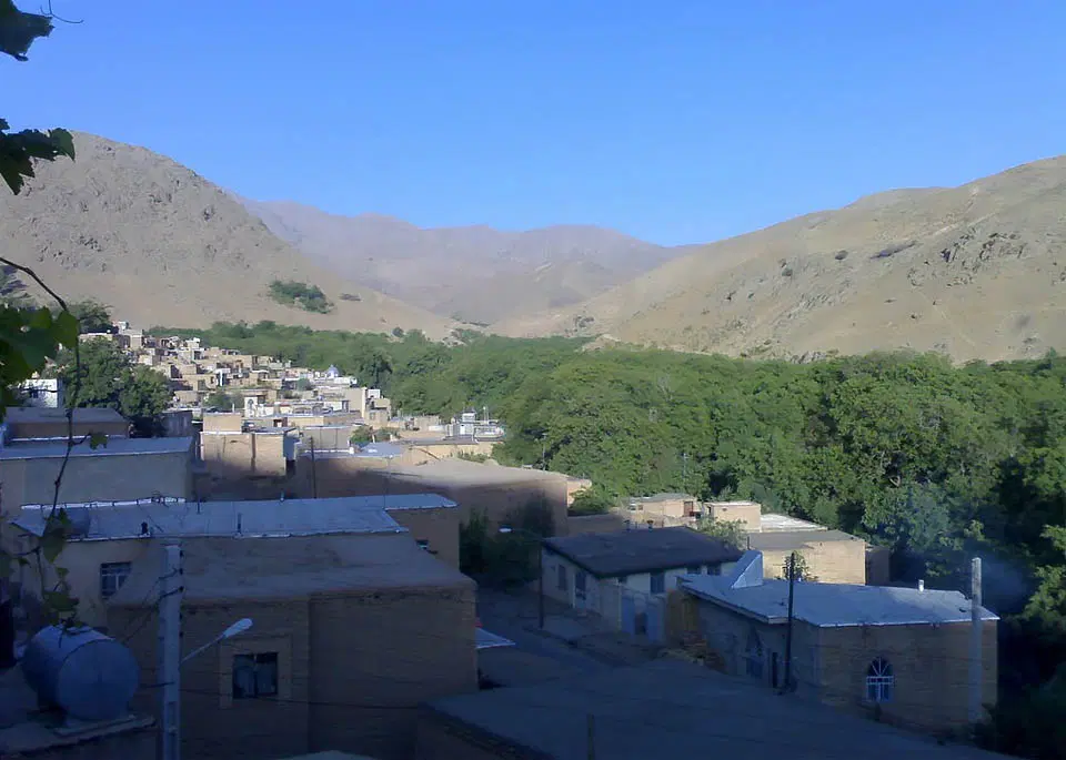 زمین باغ همدان تویسرکان روستای آرتیمان داخل بافت