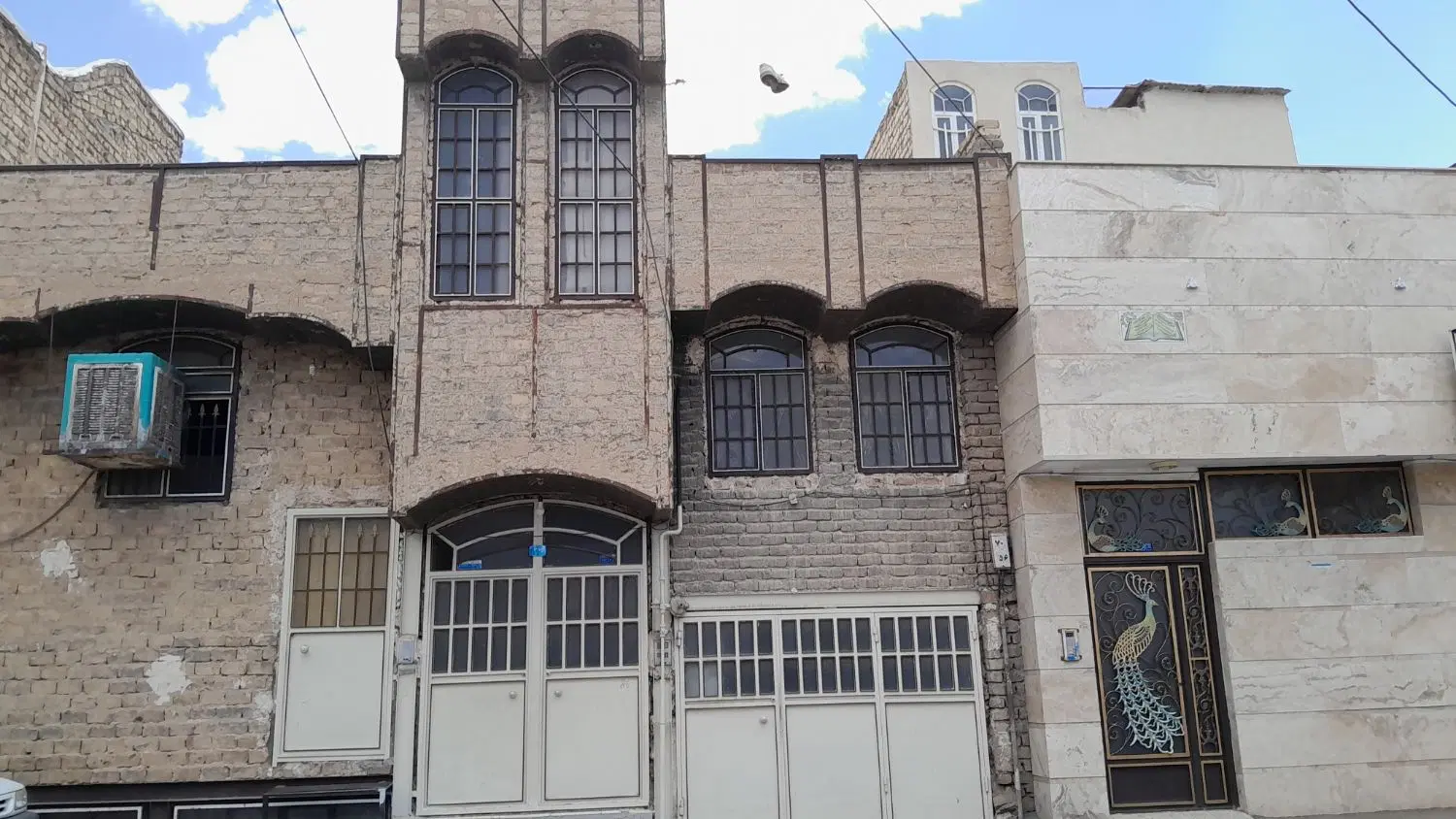 منزل ۲۰۰ متری در۳طبقه بایک سویت