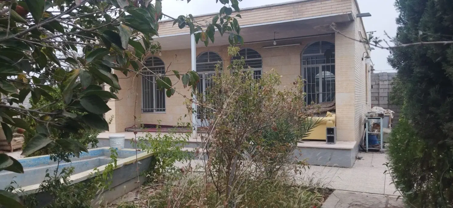 باغ 4400 متر با آب برق وگاز لوکیشن عالی قلعه سفید