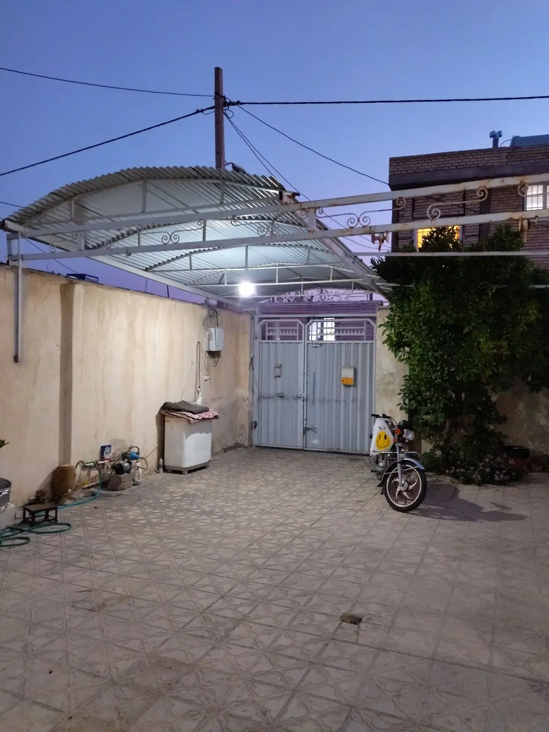فروش خانه ویلایی 330متری در بحیاط سه راه حاج زاغی