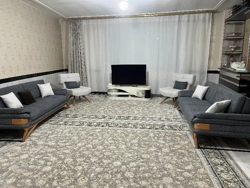 200 متر تجاری کنار شرکت زمزم بر جاده سنندج