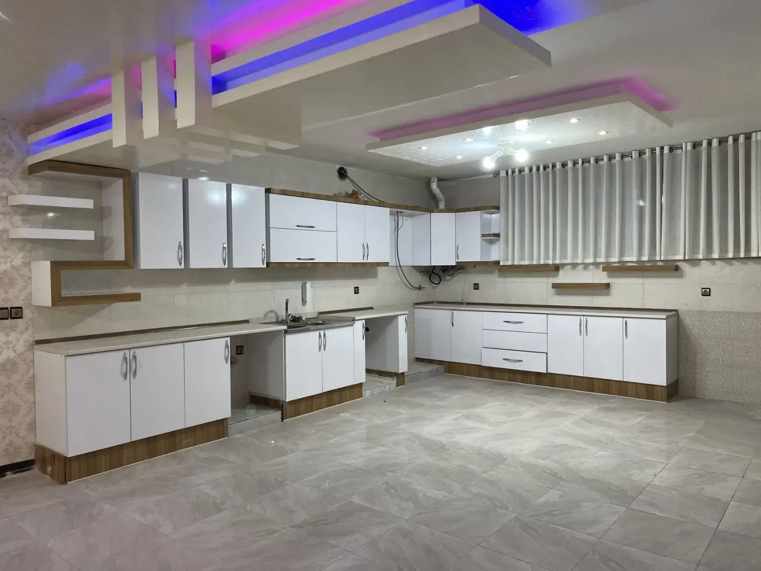 فروش خانه ۲ طبقه بایک باب مغازه برخیابان اصلی