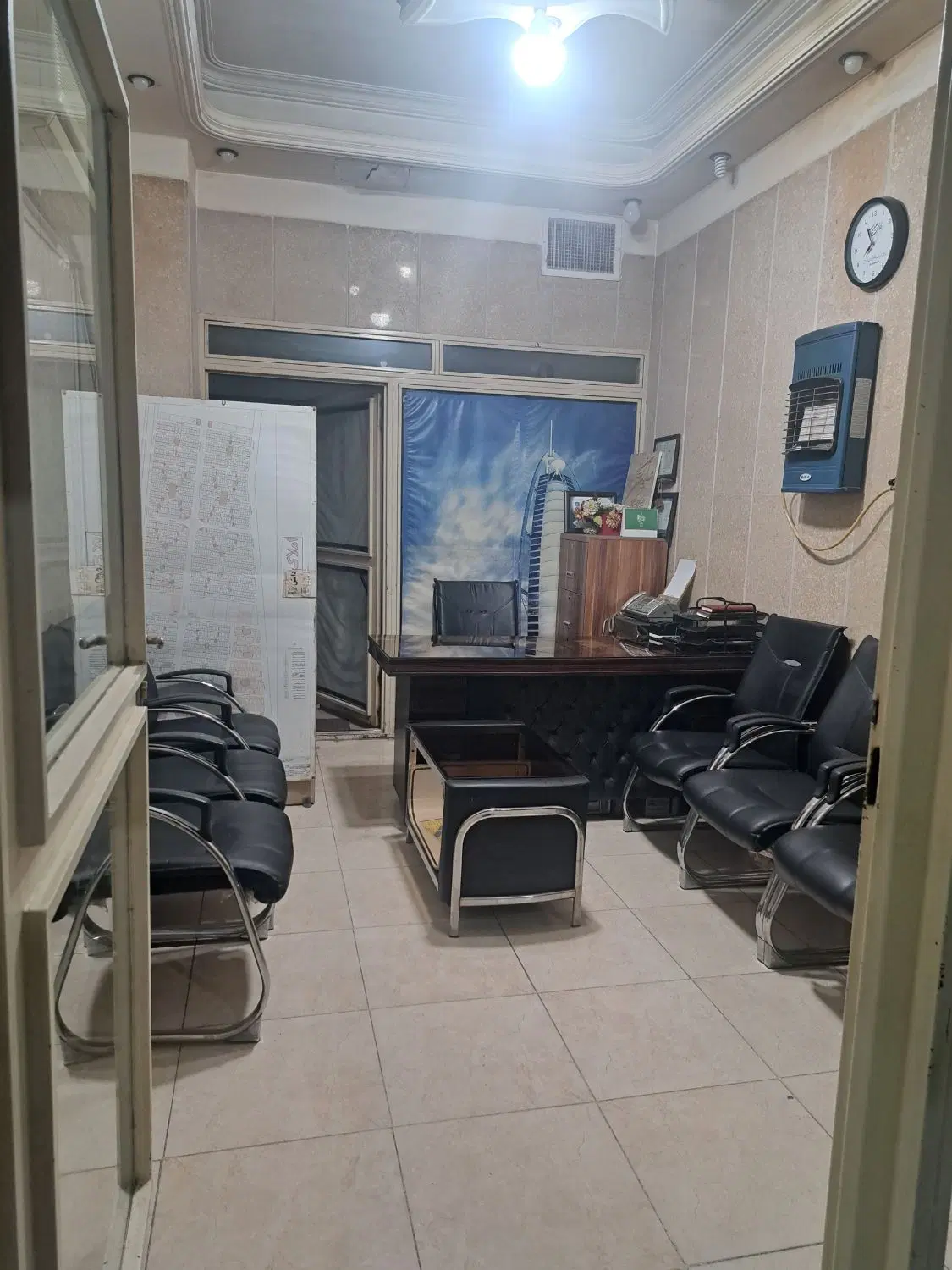 تجاری‌بمتراژ۱۶مترمربع‌همکف‌،برخ‌طالقانی‌