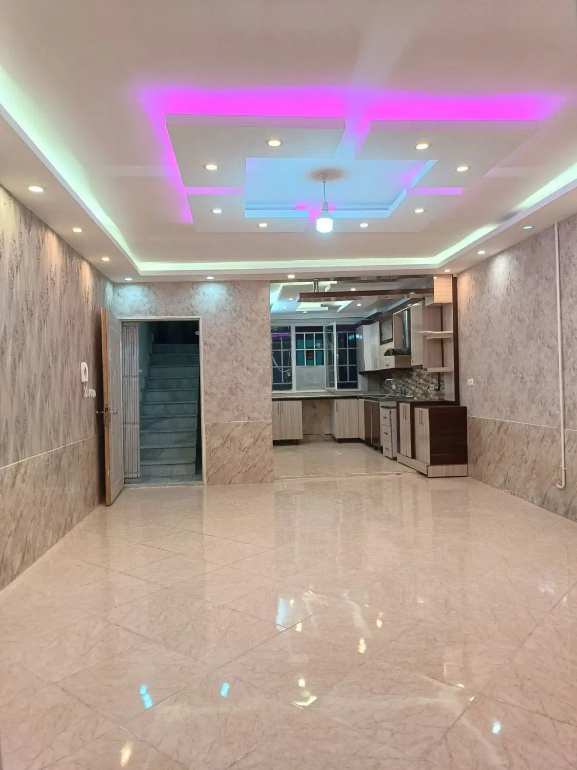 فروش آپارتمان ۱۰۰متری بازسازی شده پارکینگ اختصاصی