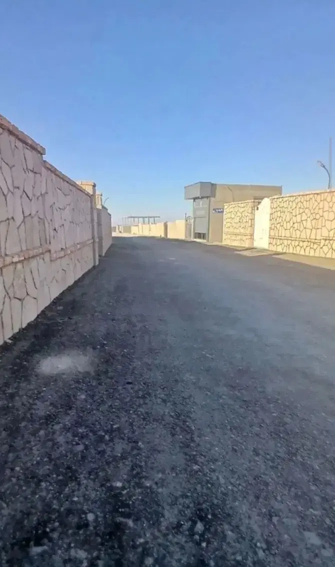 زمین جهت مغازه در بر جاده کمرنق بارلی هیلز شادباد
