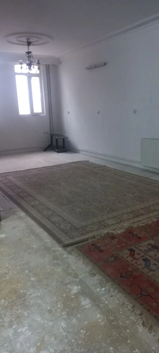 ویلایی سه طبقه با پارکینگ اختصاصی