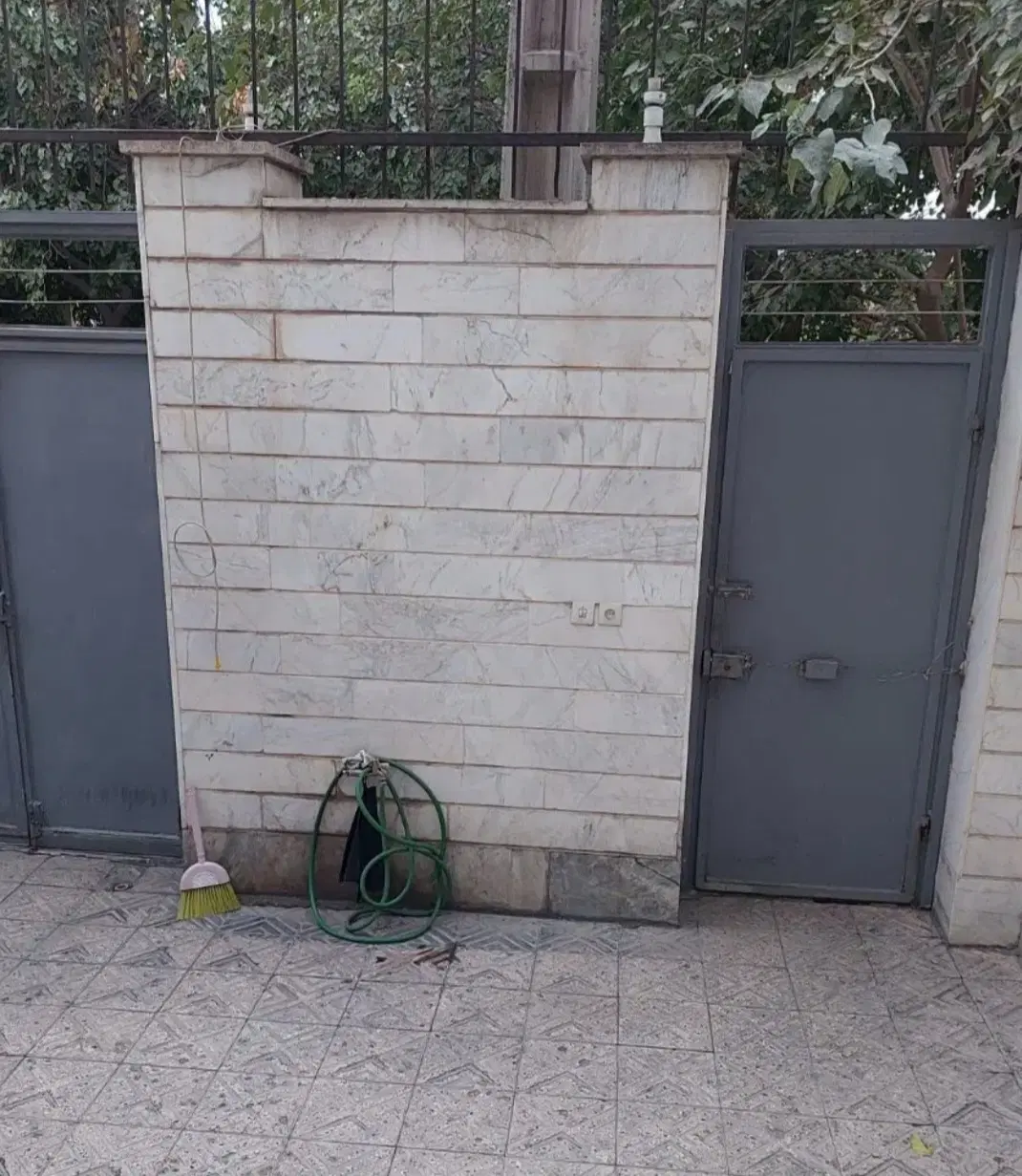 خانه کلنگی بهر اصلی خیابان امامزاده عقیل
