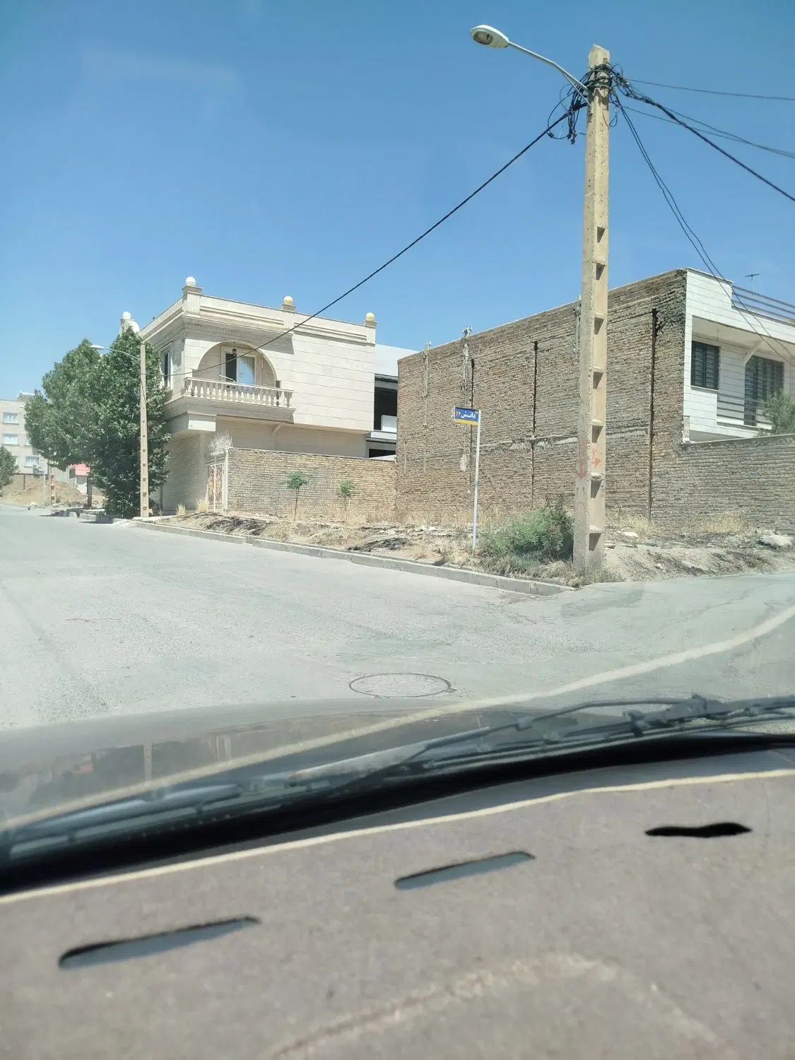 زمین نیاوران