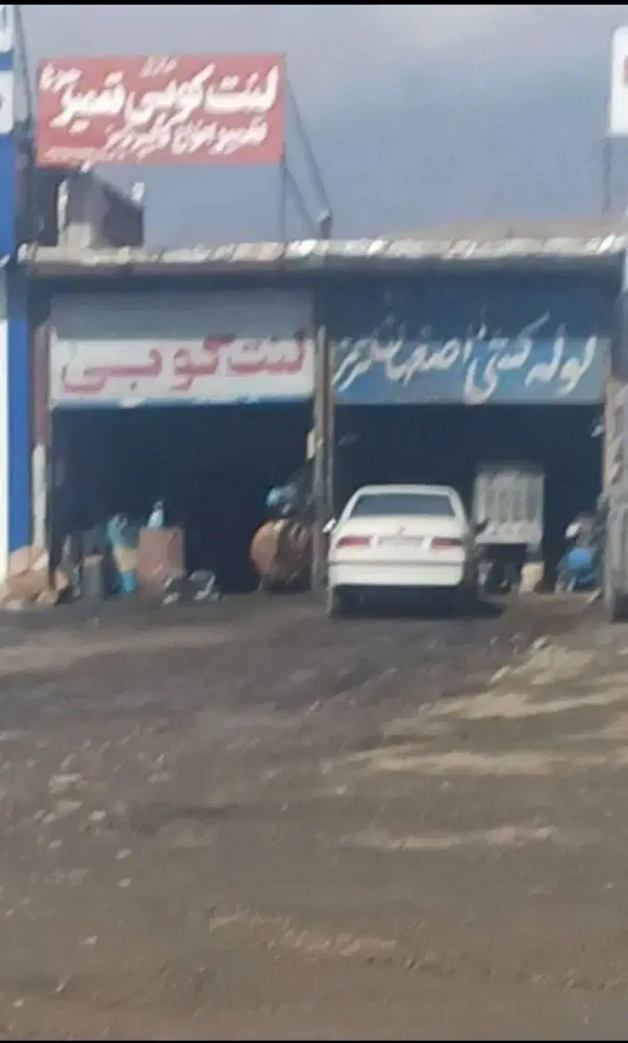 مغاره بر جاده کمر بندی پایین تر پاسگاه چم انجیر