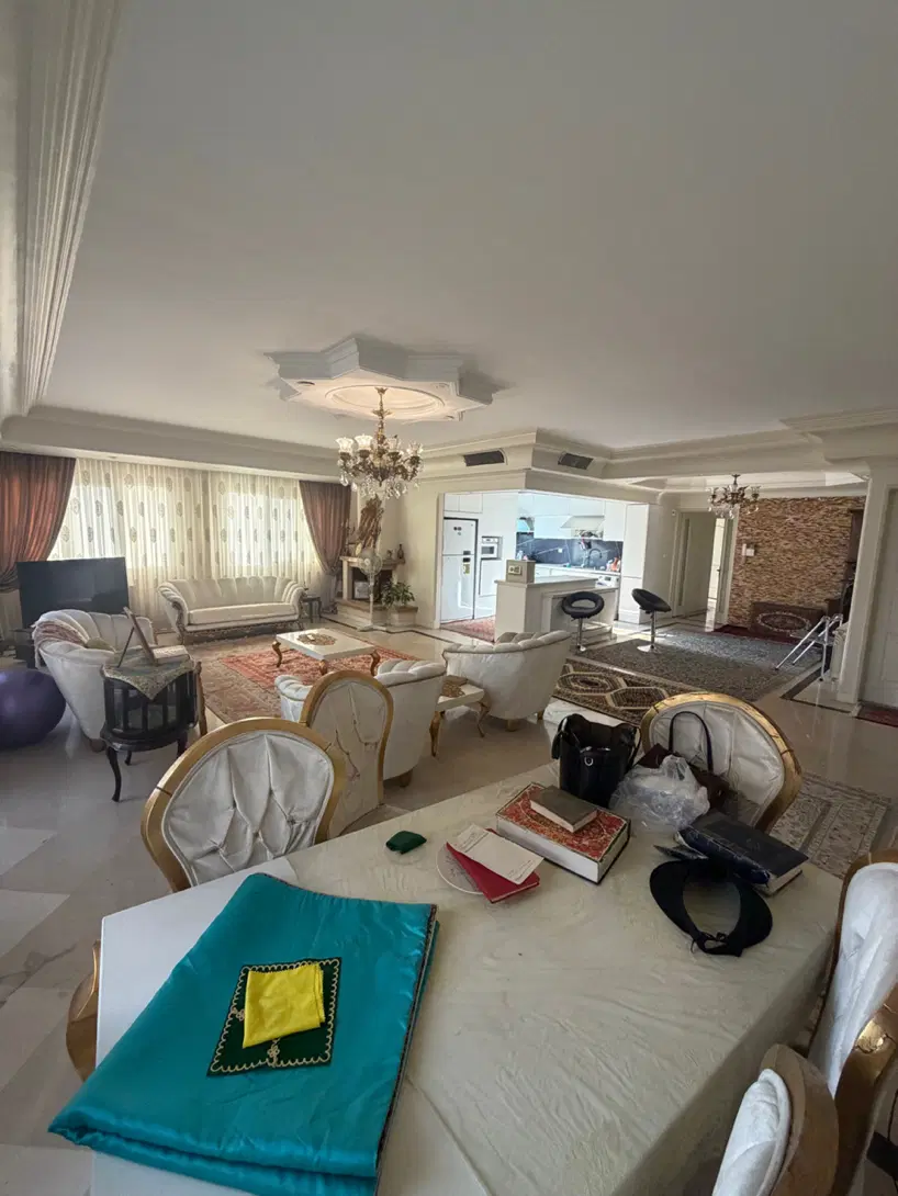 گیشا ۱۴۷ متری ۲ پارکینگ ۱۷ ساله