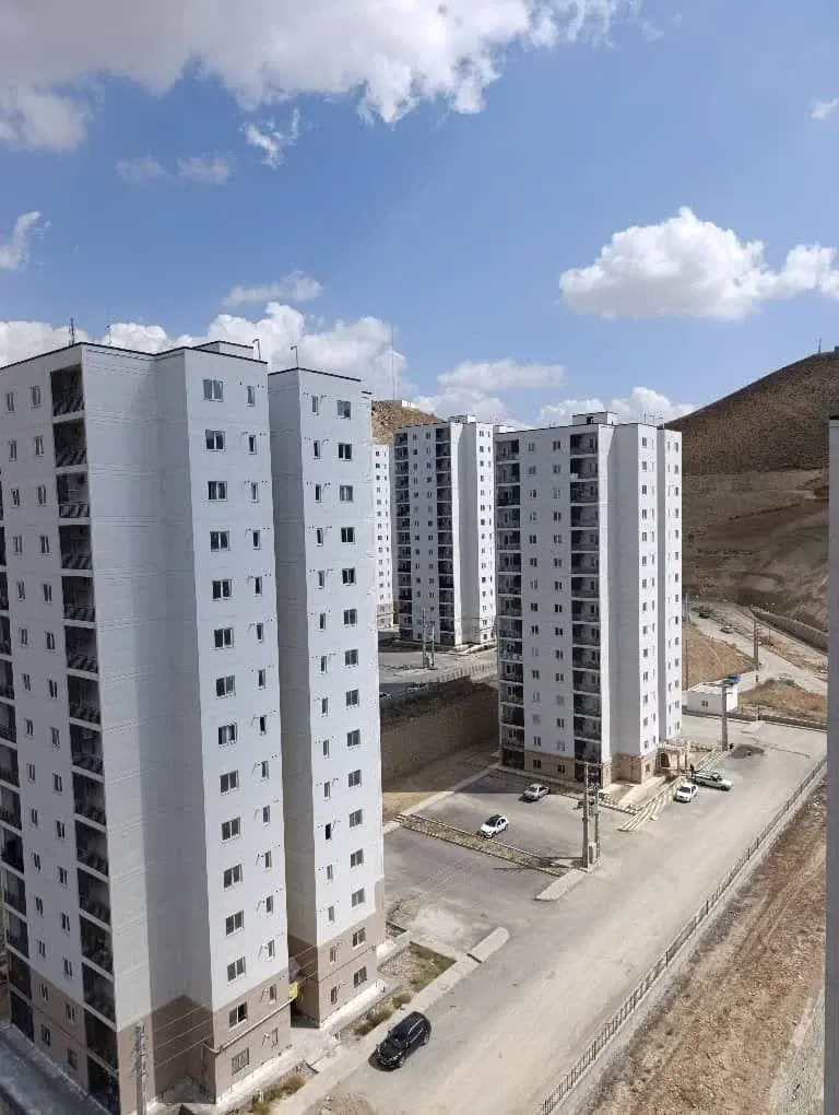 پردیس فاز۱۱ طبقه ۴ زون ۲ جنوبی ضامن ۳ سال قسط