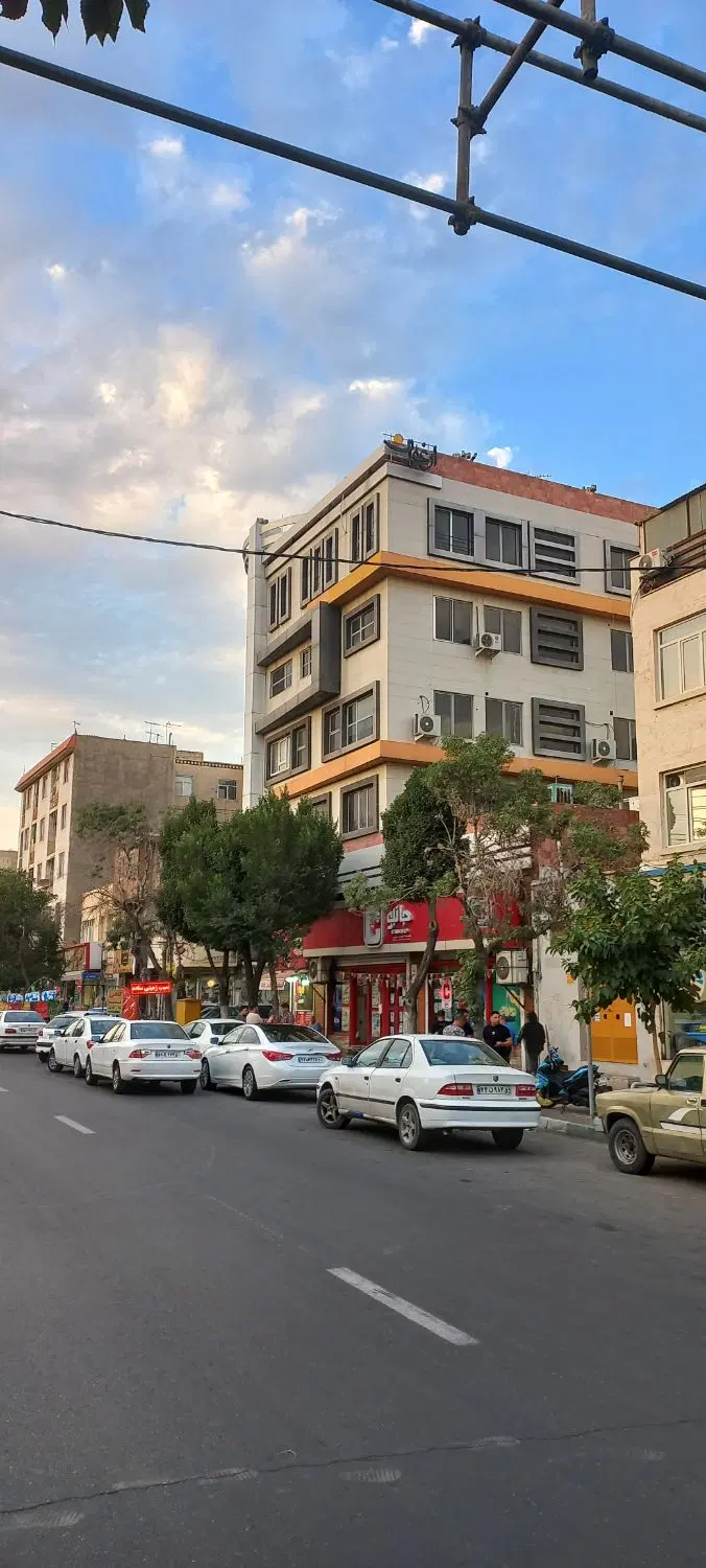 مغازه نوساز ۵۰ متری با ۲ پارکینگ سندی