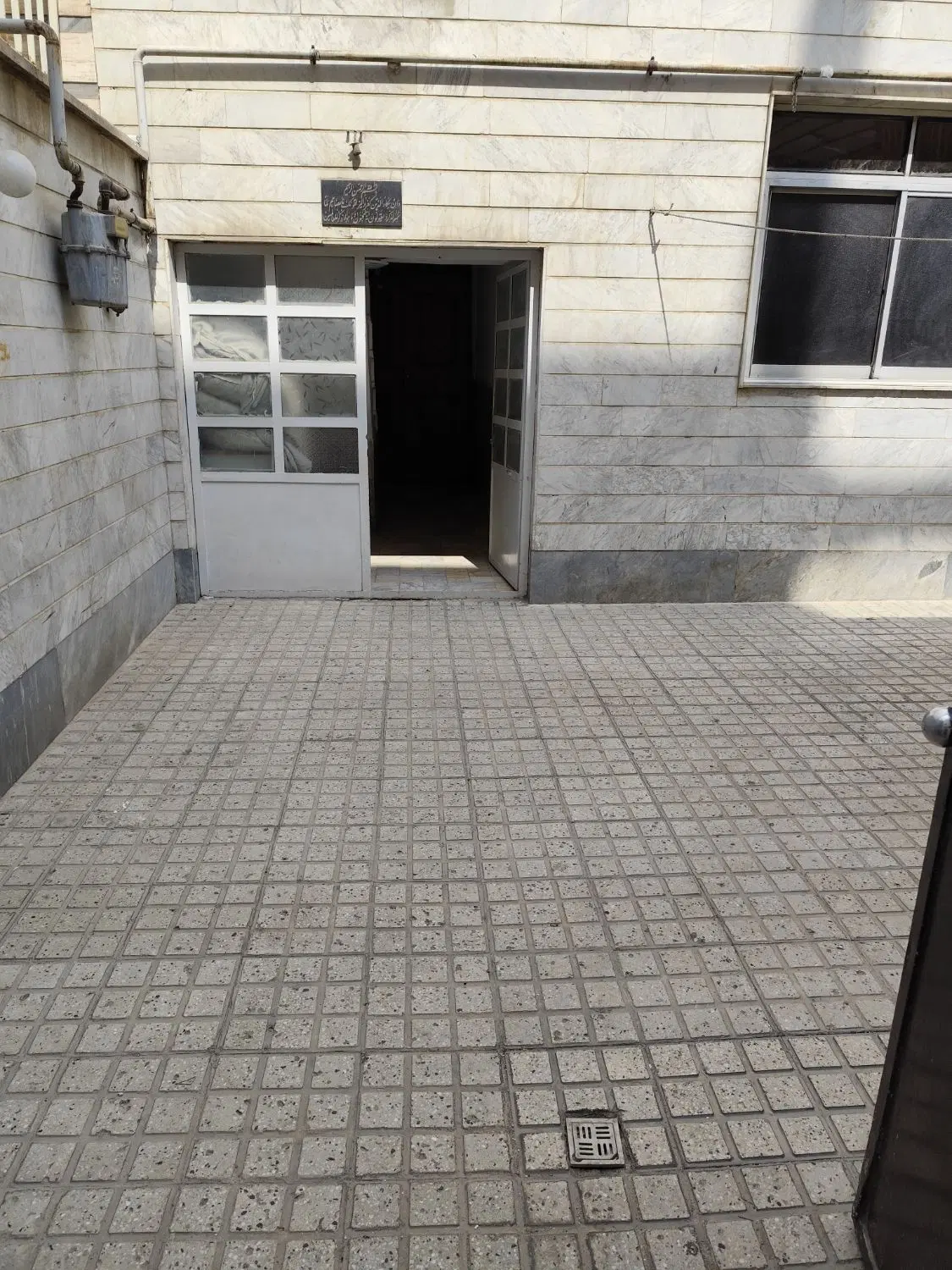 یک واحد ۷۰متری به رهن و اجاره داده میشود
