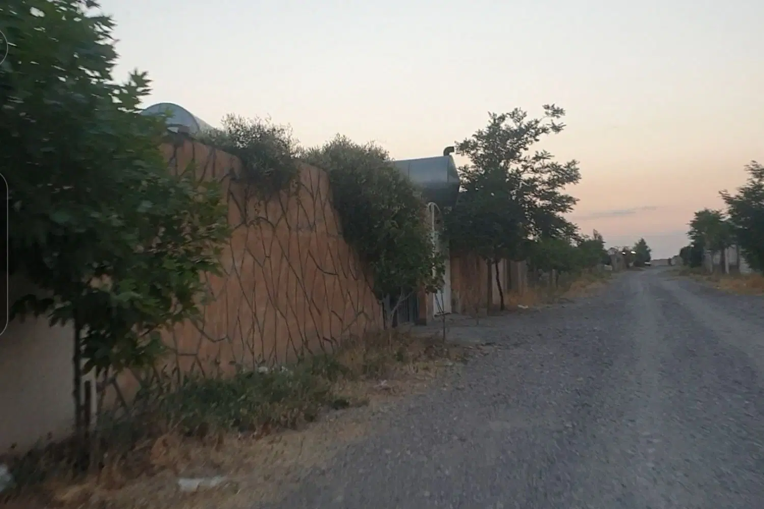 زمین باغی، داخل مجتمع باغی