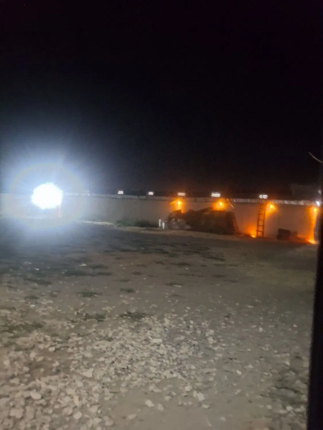 زمین دیوار کشی شده