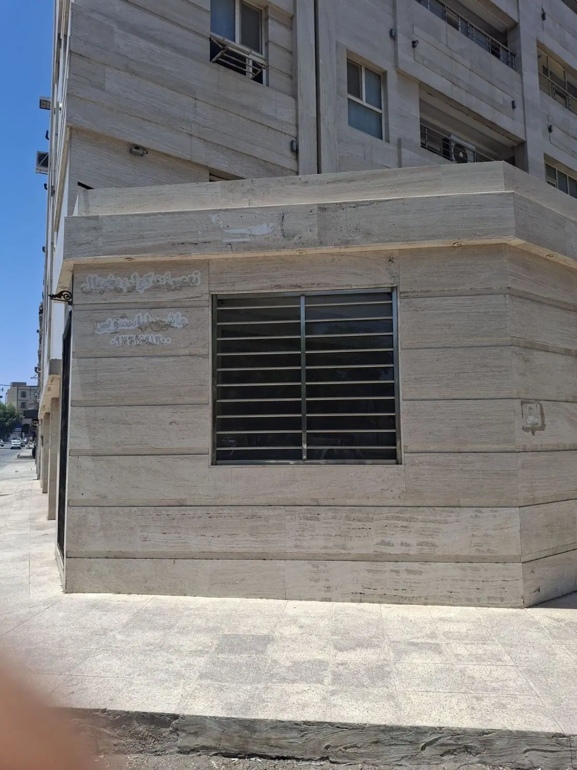 مغاز تجاری ۲۰ متری مغازه دو نبشه