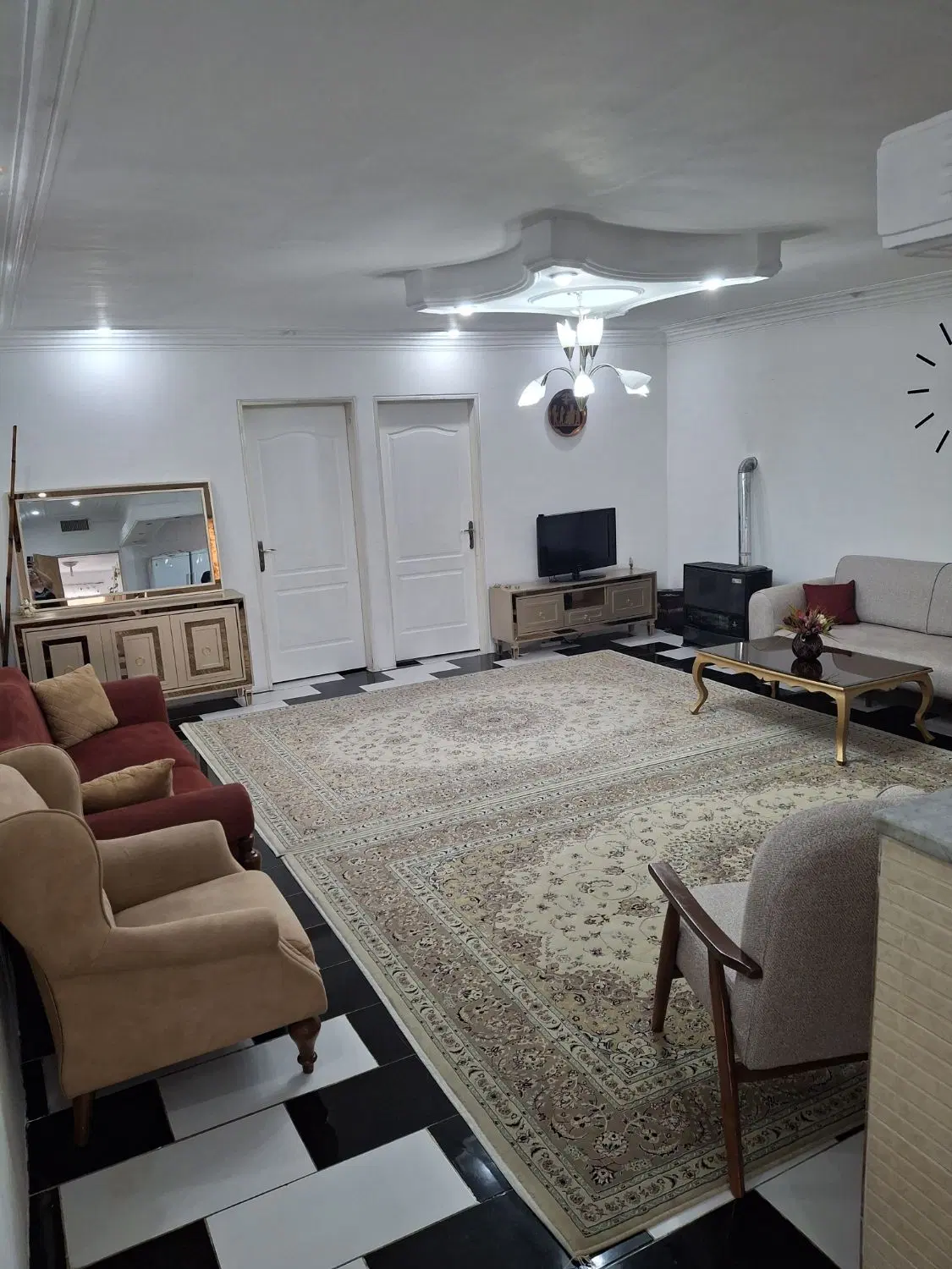 آپارتمان 108 متری حصارک پایین ،بهار خواب