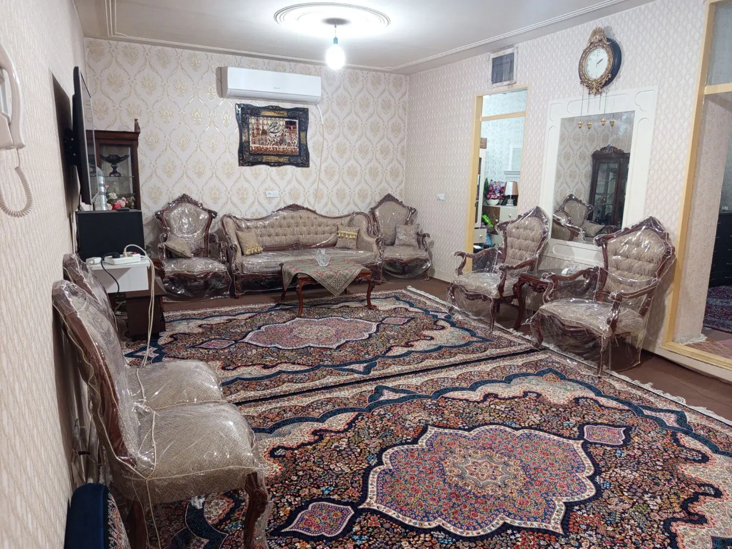 یک خانه دو طبقه شخصی ساز در محله باقرآباد
