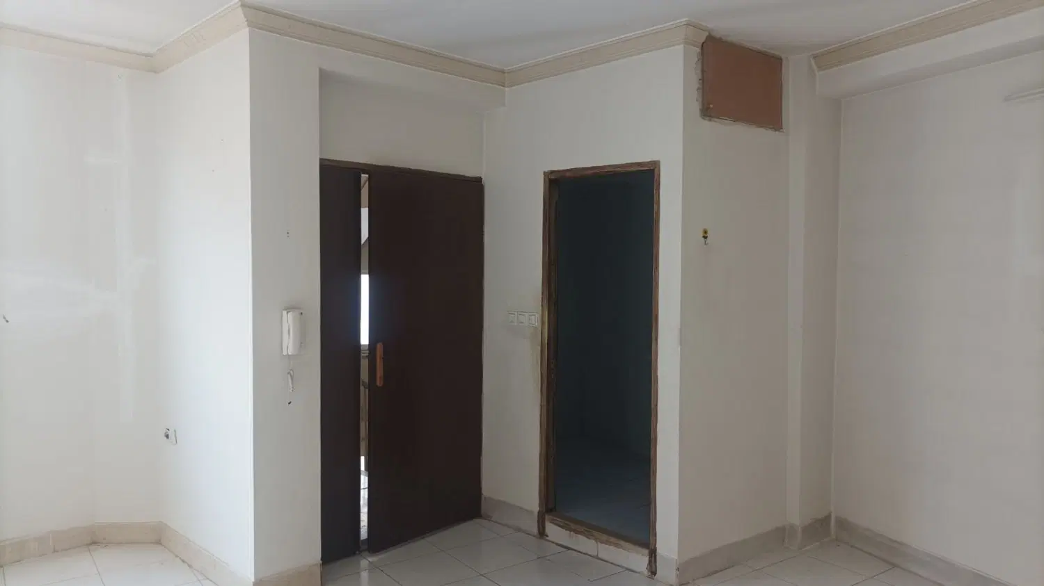 ابتدای خ سروش ، کوی بهار آزادی آپارتمان تک واحدی