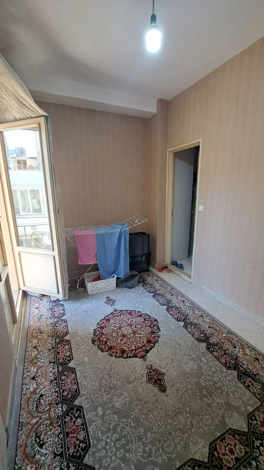 واحد ۵۰ متری بین قصرالدشت و مالک طبقه دوم