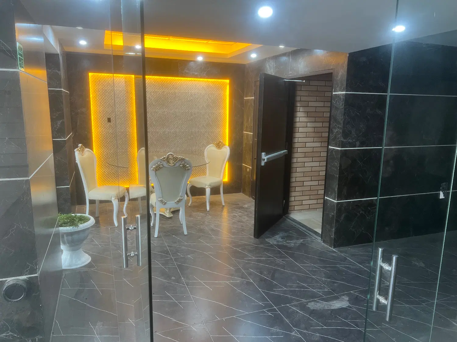 فروش واحدهای  ۷۷ متری