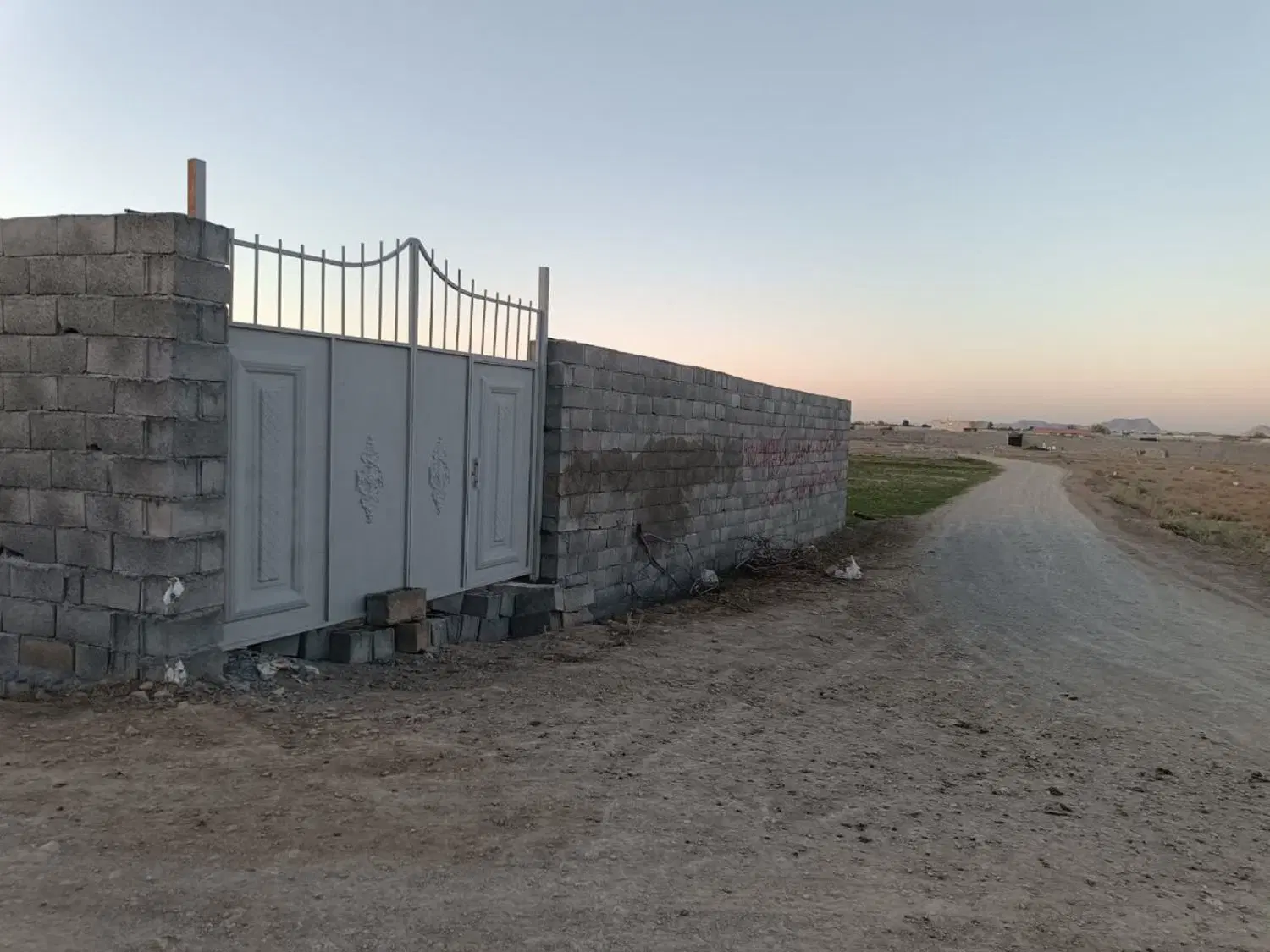 چهار دیواری ۳۵۰متری،خوش سایز مناسب (باغ،کارگاه)