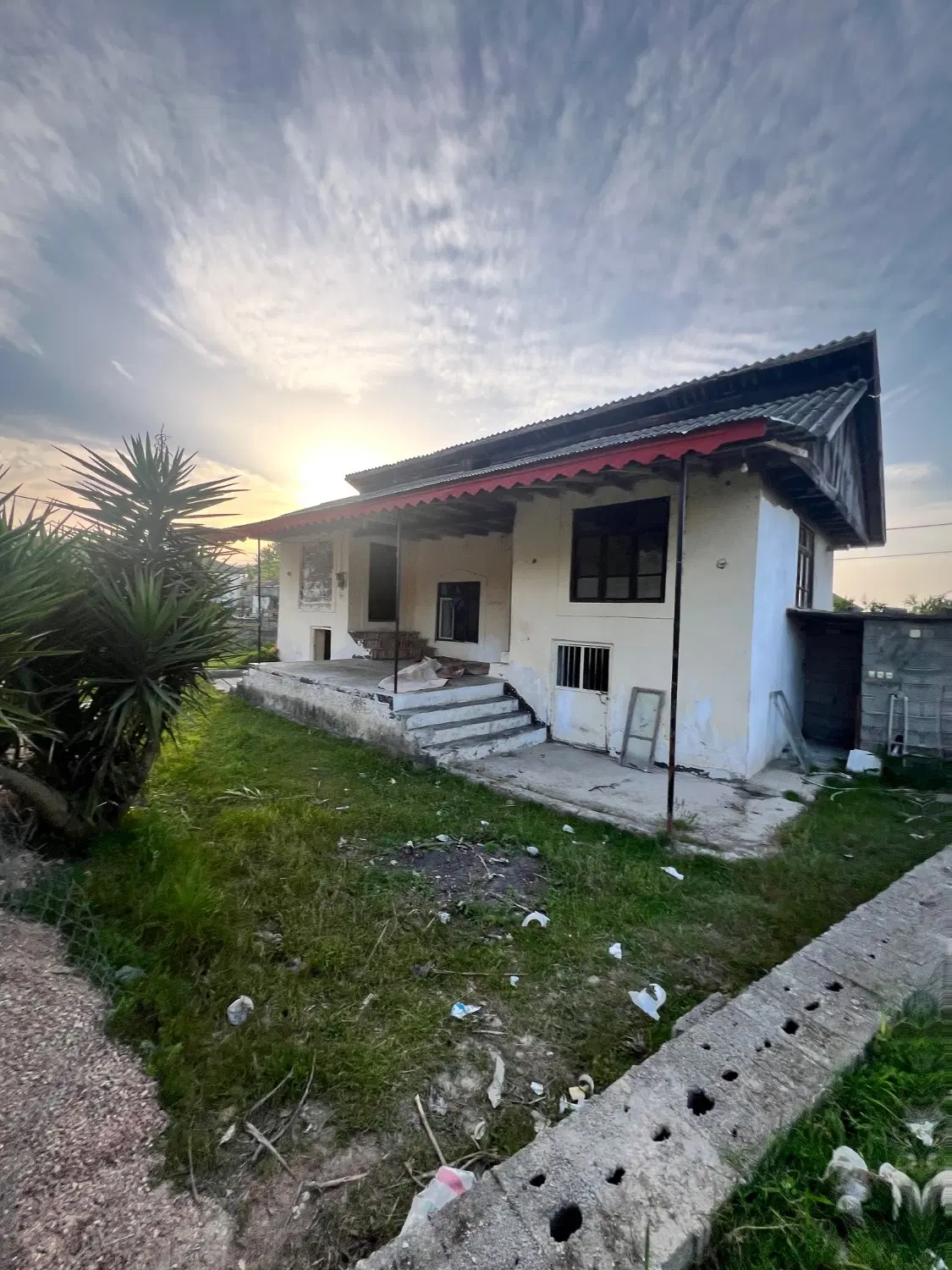 ۴۰۰ متر زمین ۸۰ متر بنا خ سی ان جی