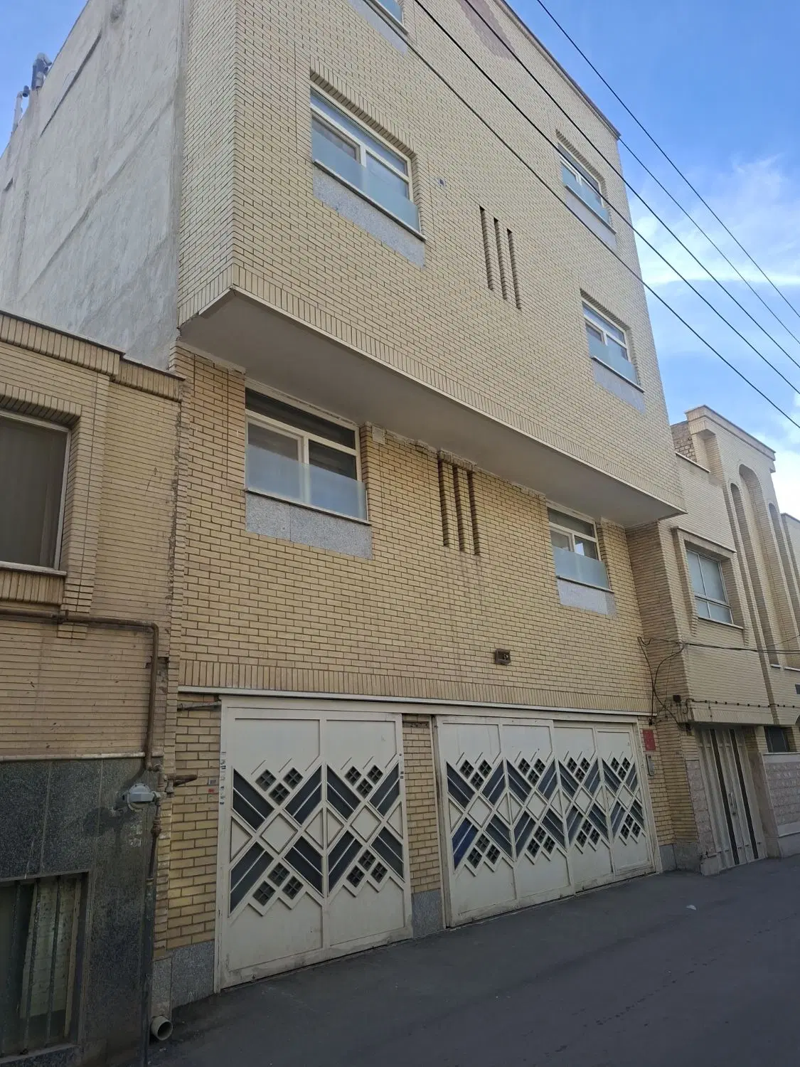 آپارتمان ۶۵متری حیاط اختصاصی