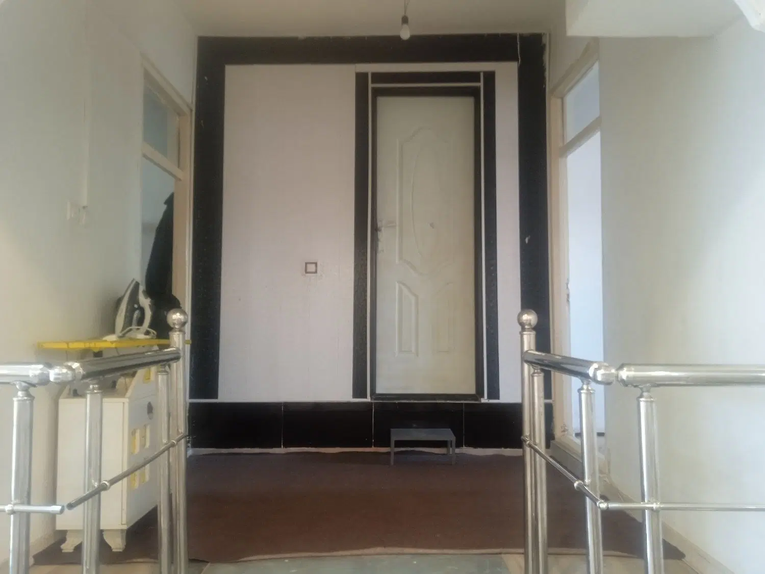خانه مسکونی حیاط مستقل در خیابان اصلی