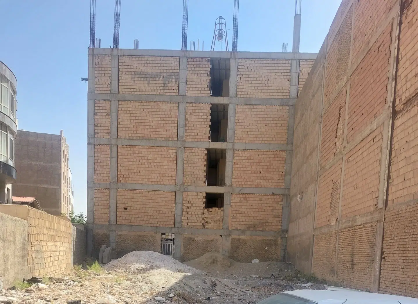 زمین مسکونی
