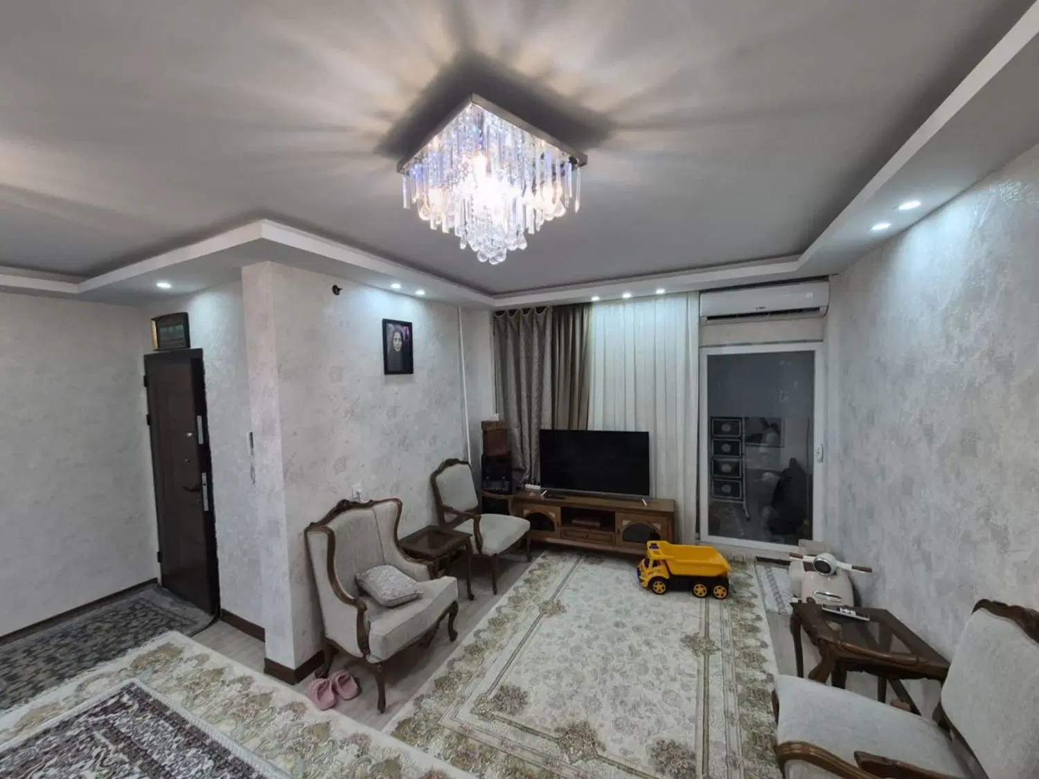 آپارتمان فروشی ۹۵ متری حاشیه ابوطالب