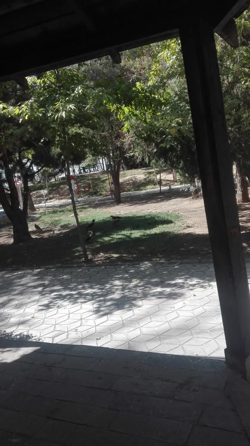 زمین و کلنگی ۸۰۰ متر مناسب ساخت .متل قو