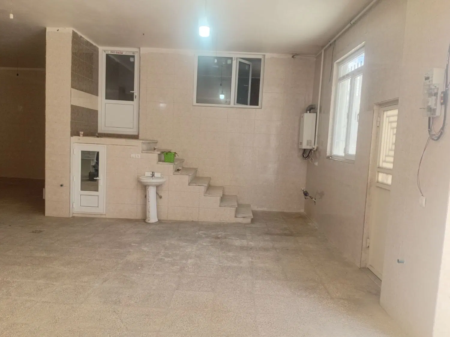 اجاره مغازه اول اساوله بالای کار خانه شیر
