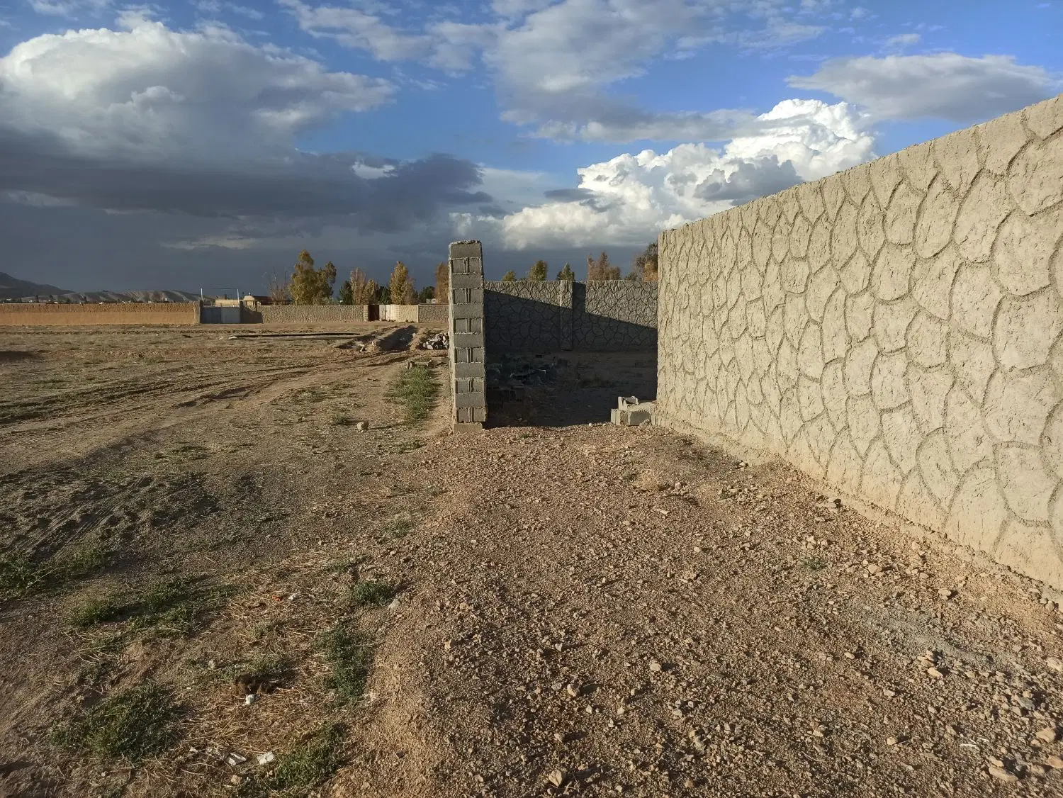 چهار دیواری ، باغ