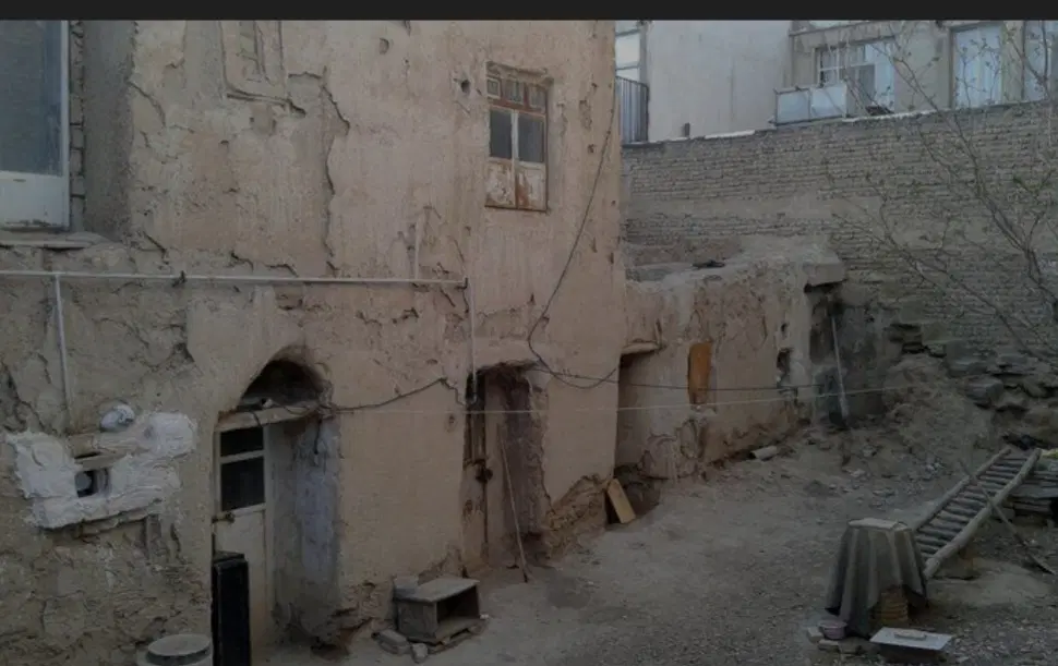 منزل کلنگی غیر قابل سکونت دیوزند