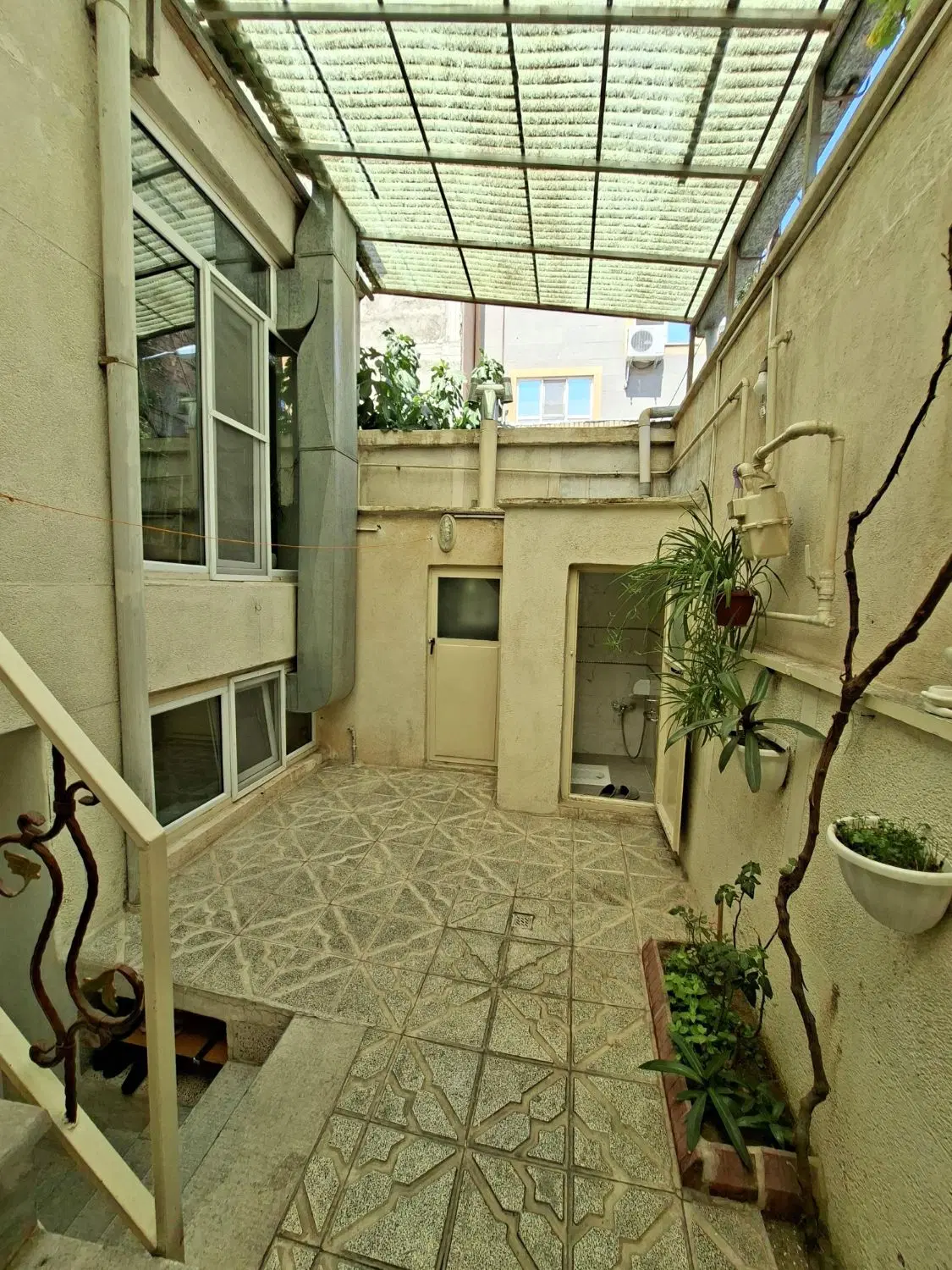 خونه ۵۴ متری ۲ طبقه در کوچه باغ