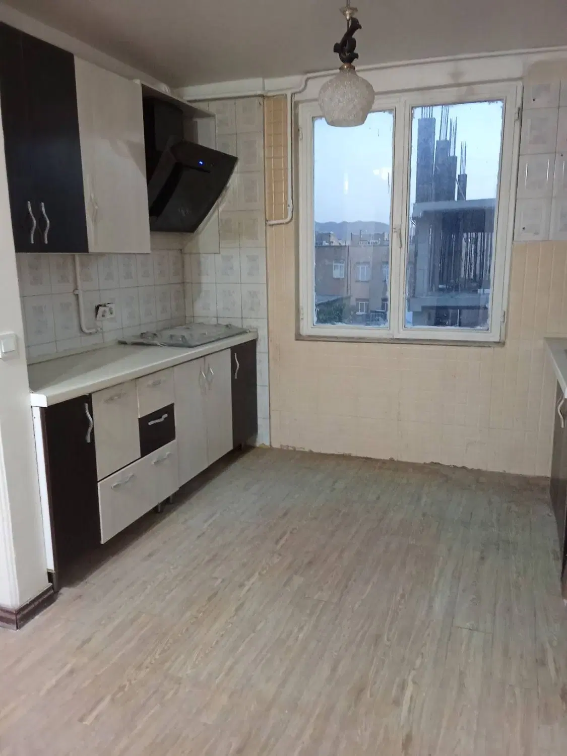 ۶۰ متر سند دار طبقه سوم انباری بالکن بازسازی