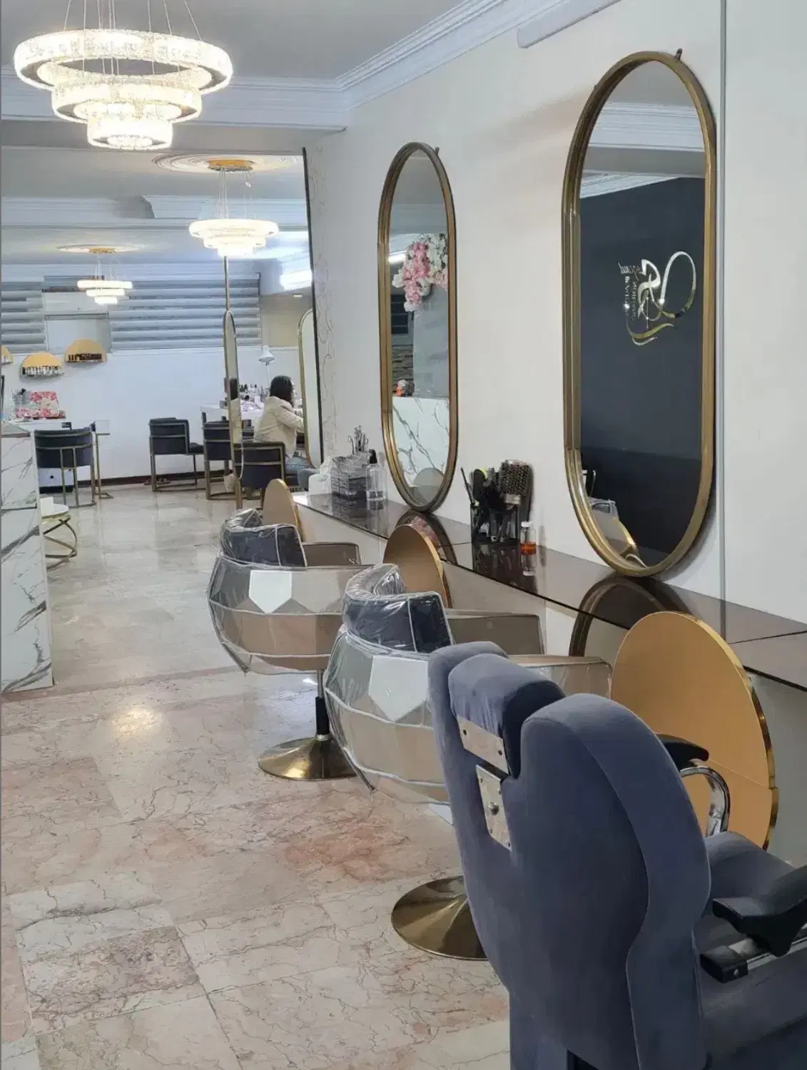 اجاره میز ناخن،تخت مژه،اتاق