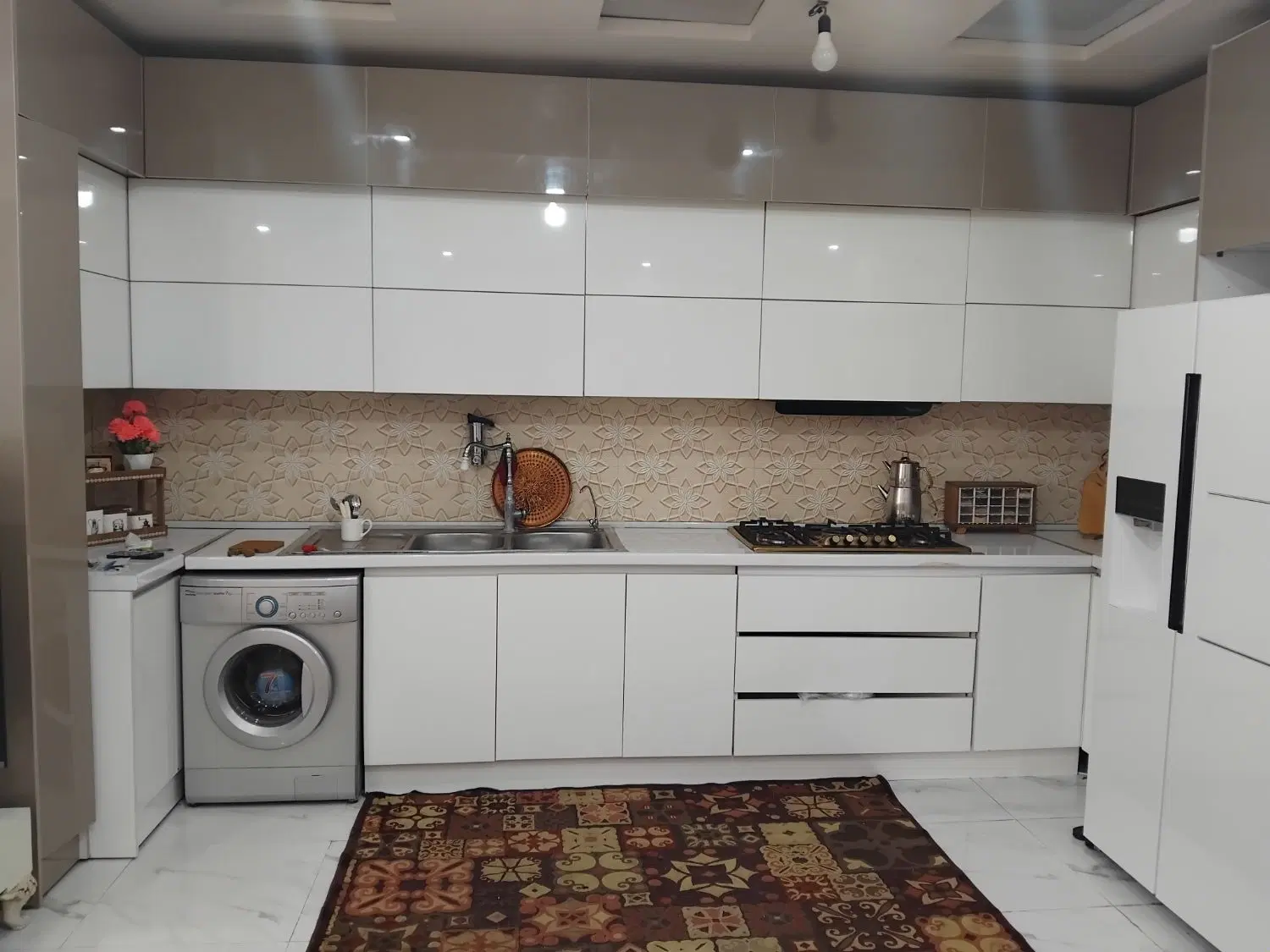 یک واحد آپارتمان 80 متر با پارکینگ انباری تراس