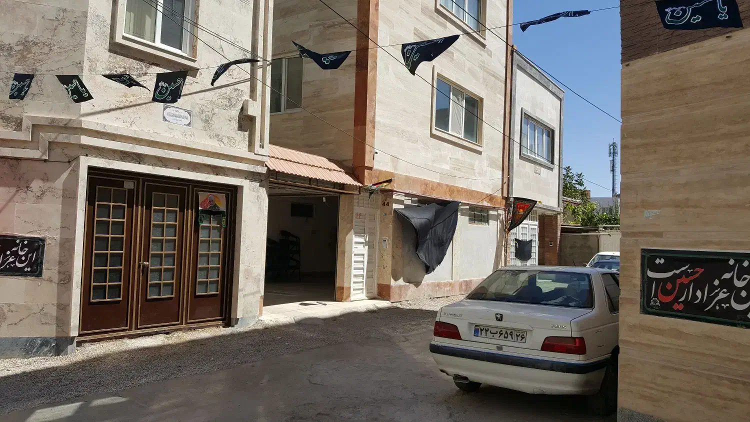دو طبقه روی پیلوت  حیاط دار ستایش یک