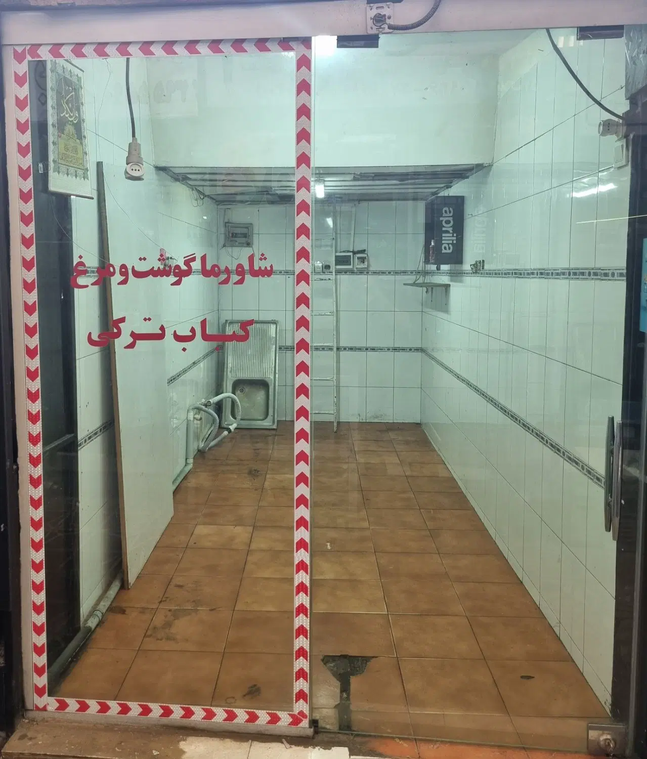 ۱۰ متر مغازه با ۶ متر بالکن داخل بازارچه