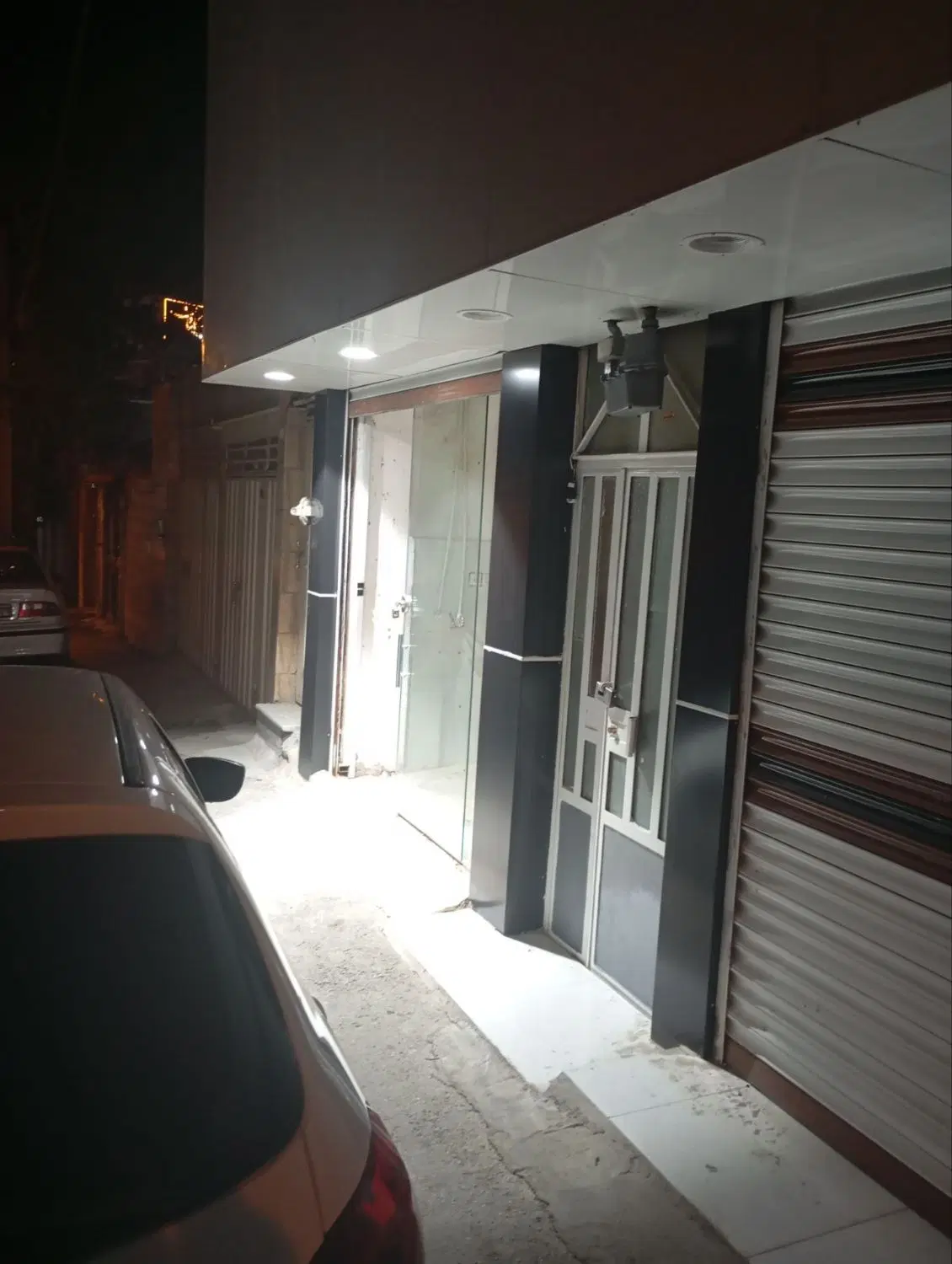 مغازه نقلی پاخور زیاد دسترسی به انقلاب