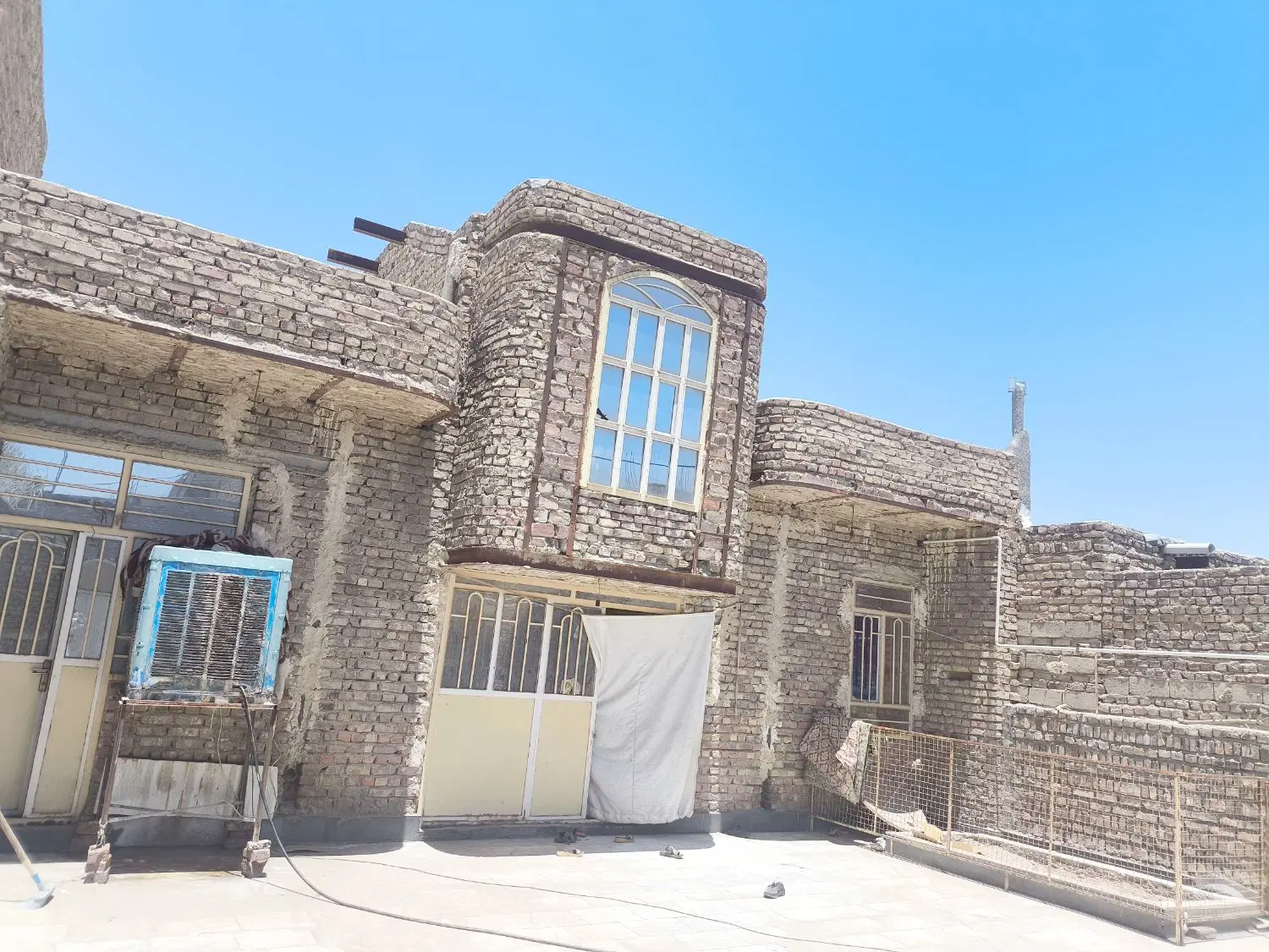 ویلایی بزرگ سرخیابان اول کشاورز