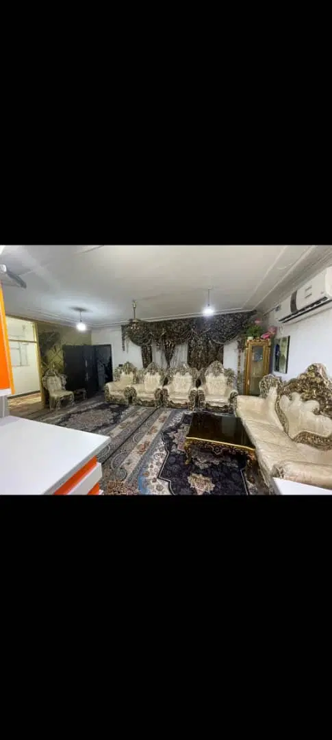 با وام