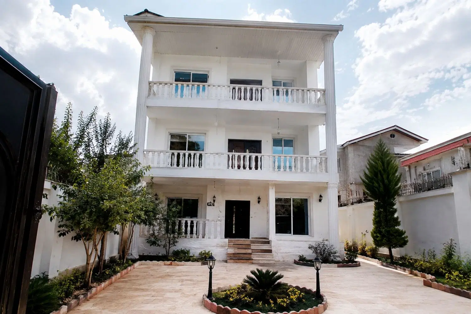 خانه مستقل حیاط دار مسکونی