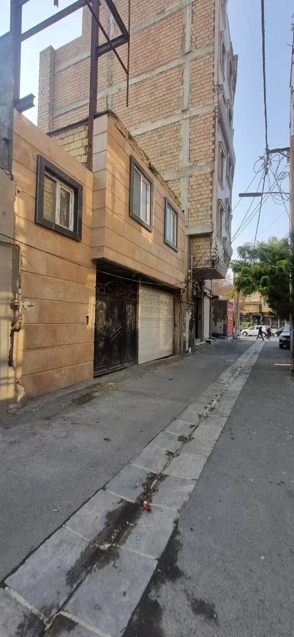 یک واحد نوساز با پارکینگ و مغازه